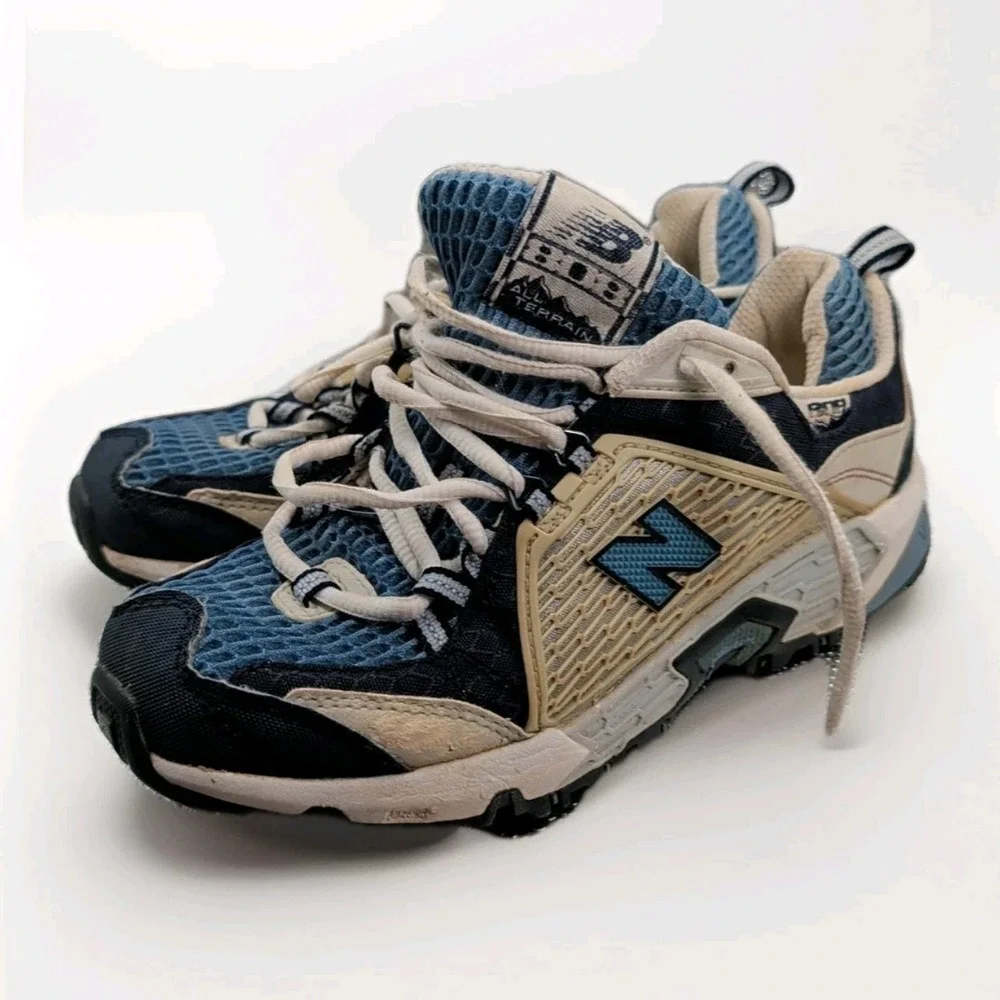 NEW BALANCE 808 Womens Size 8D Navy Blue Sneakers‎ Could Use New Laces